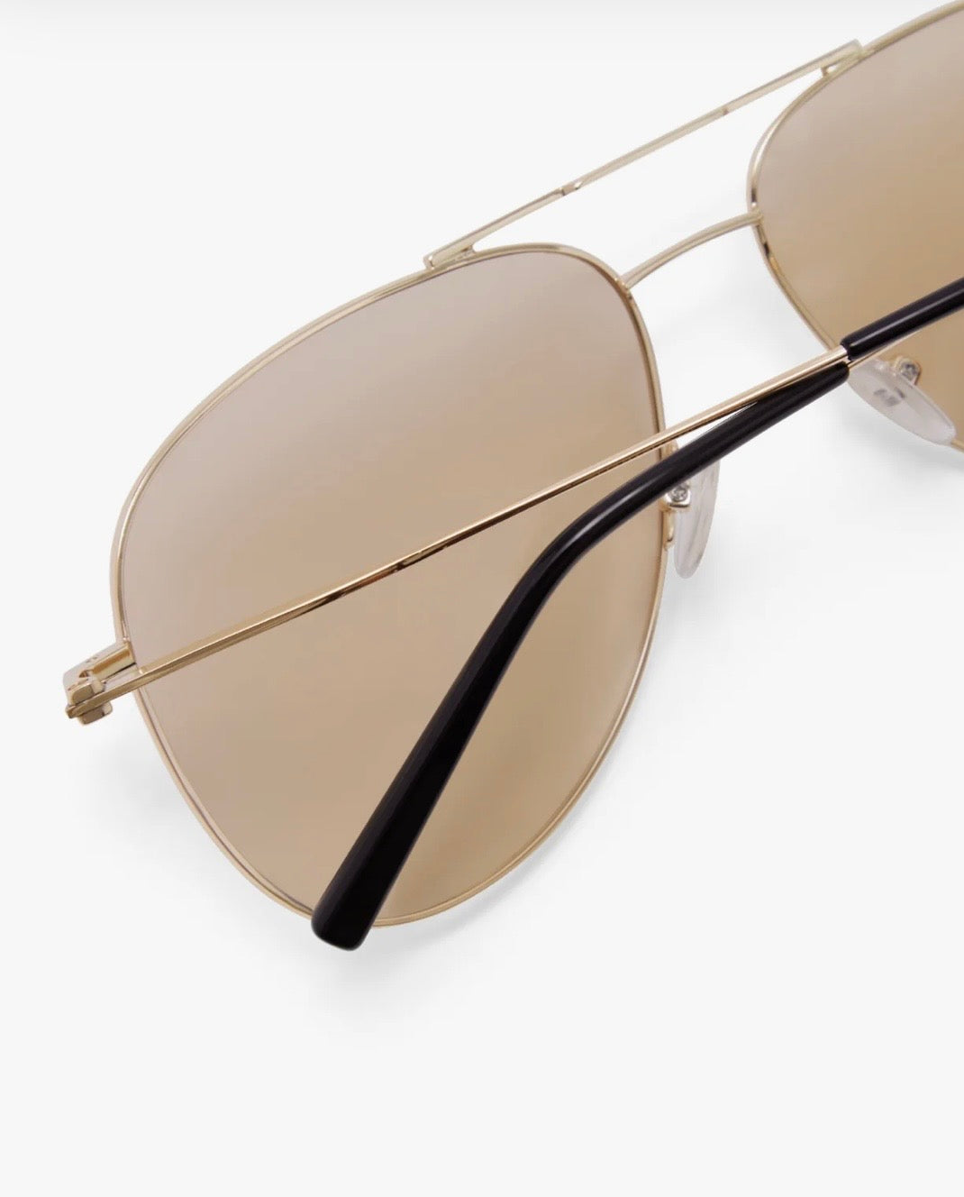 THE ASHLYN SUNGLASSES GOLD LIGHT SMOKE