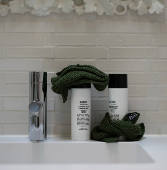 CLARIFYING FACIAL CLEANSING MILK