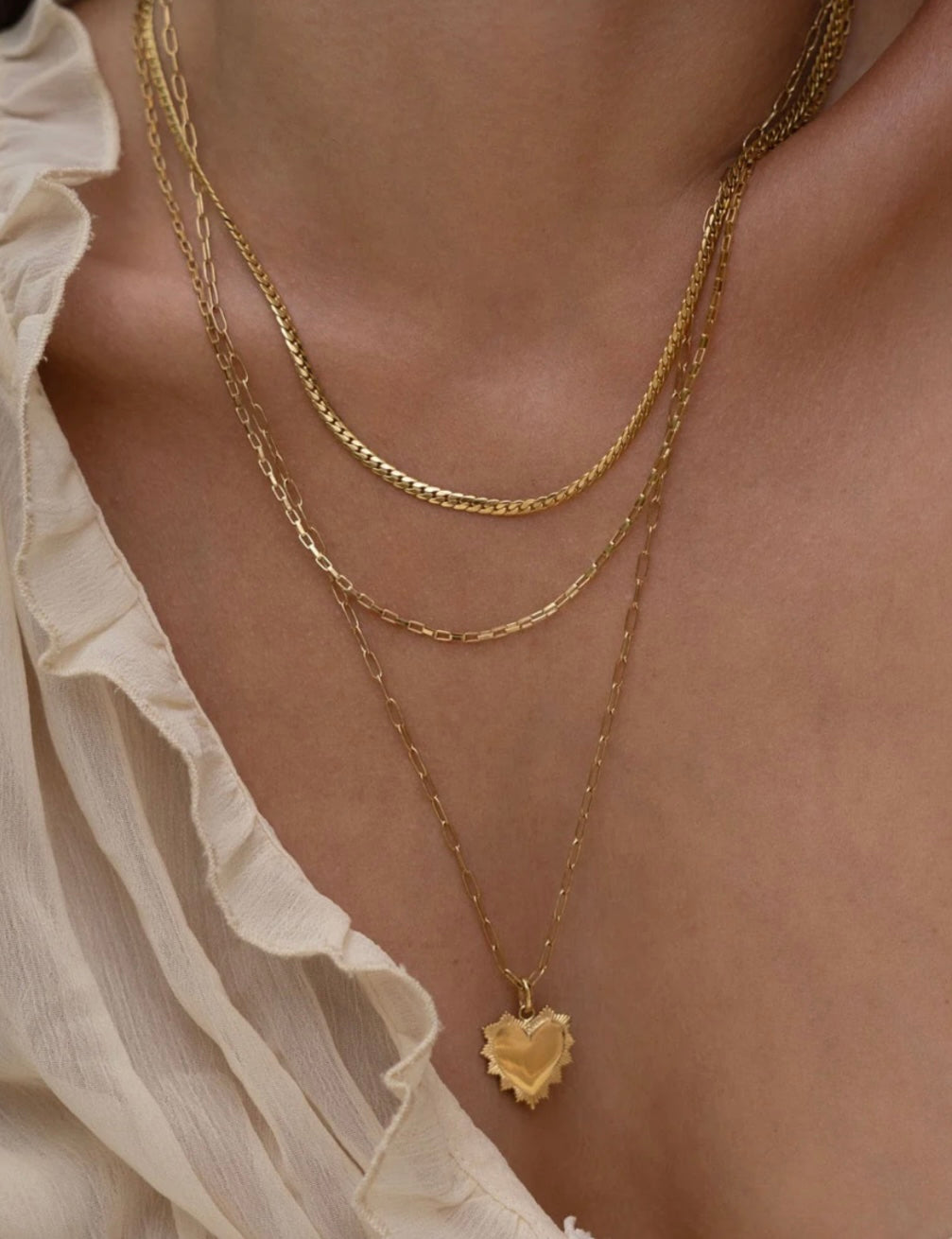 QUEEN OF HEARTS GOLD NECKLACE