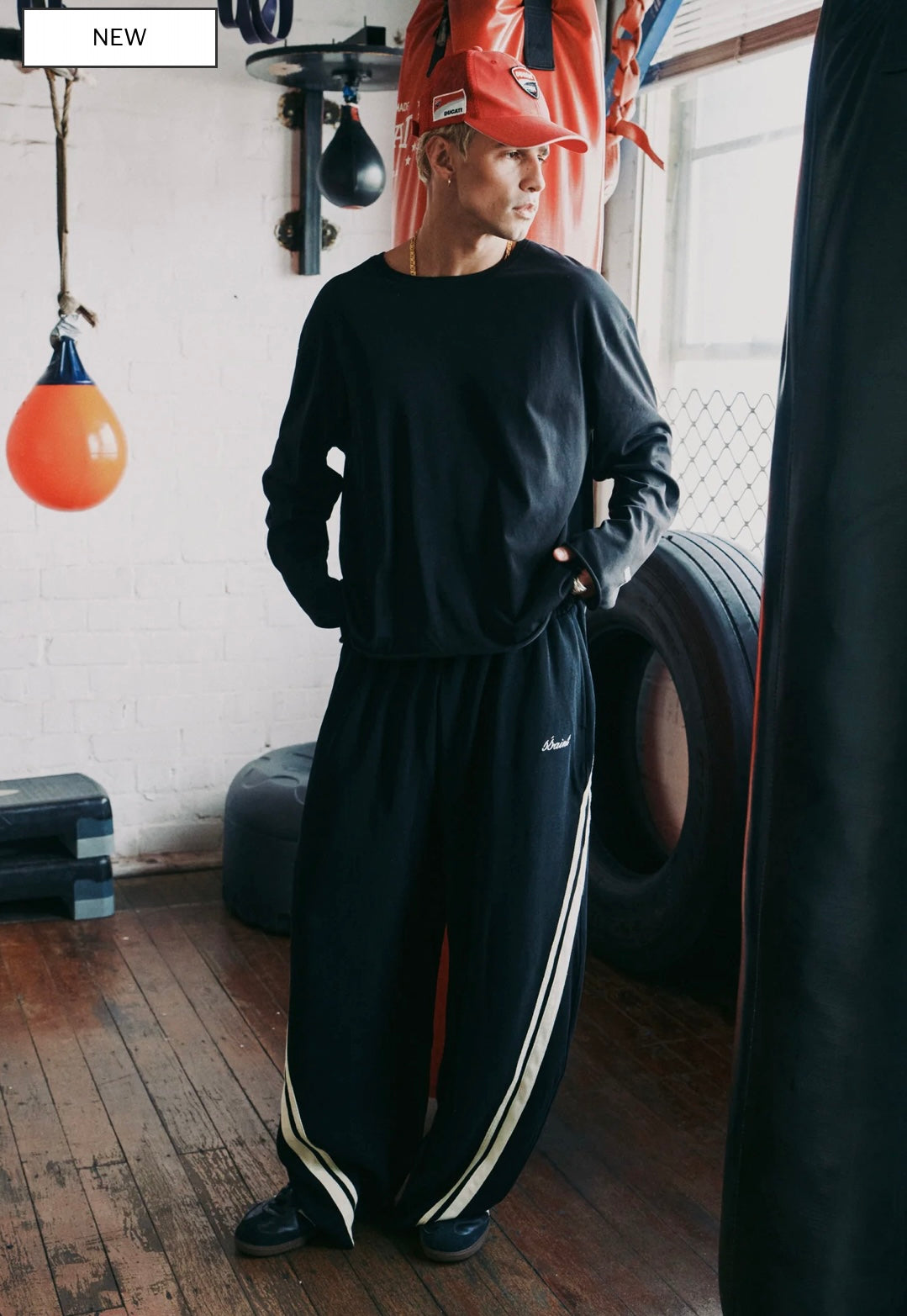 THE VICTORY LONG SLEEVE - BLACK