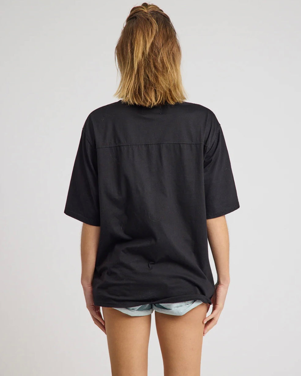 KOBE BASKETBALL TEE - BLACK
