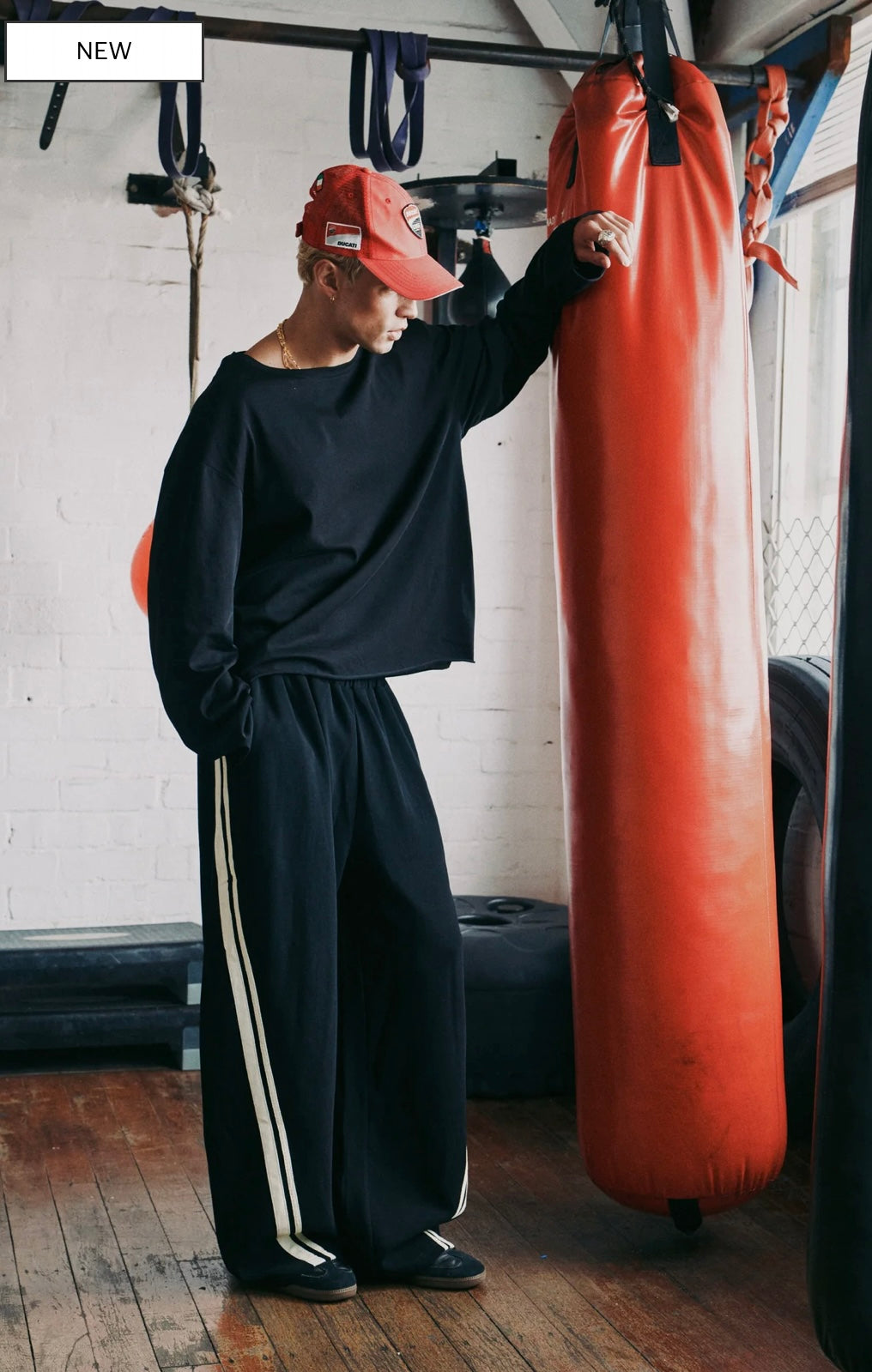 THE VICTORY LONG SLEEVE - BLACK