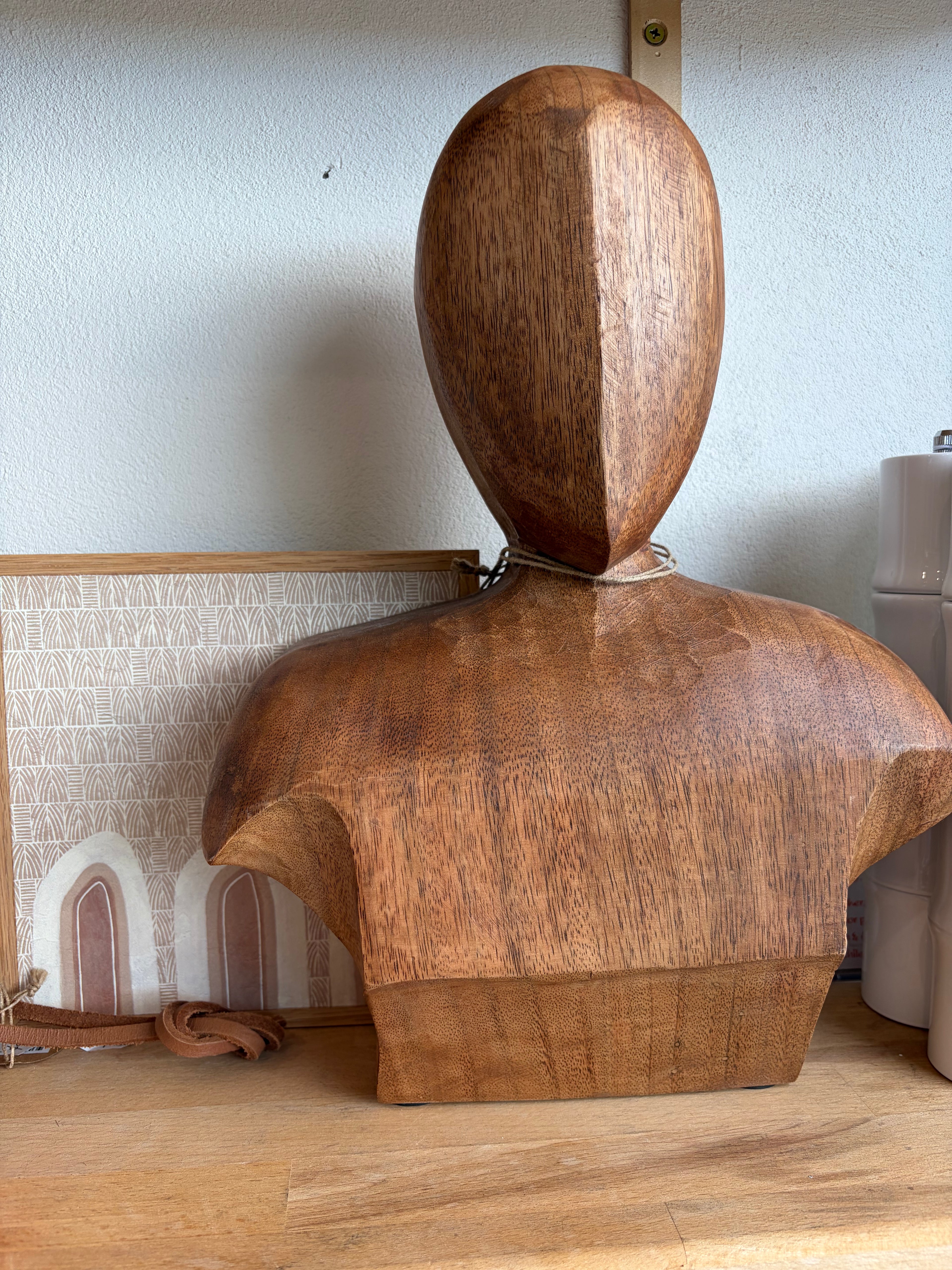 UNA WOODEN HEAD SCULPTURE