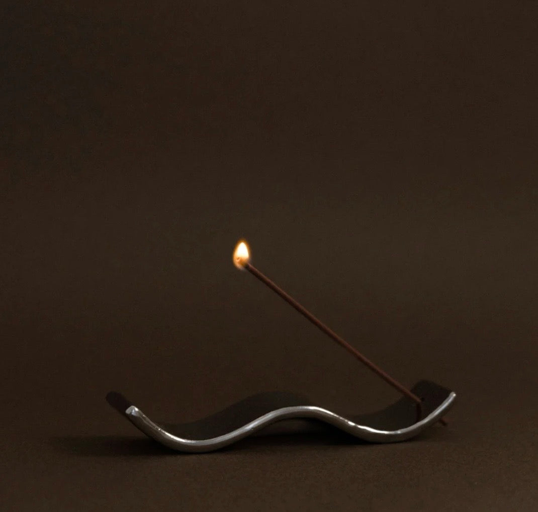 CERAMIC WAVE INCENSE HOLDER  - SILVER