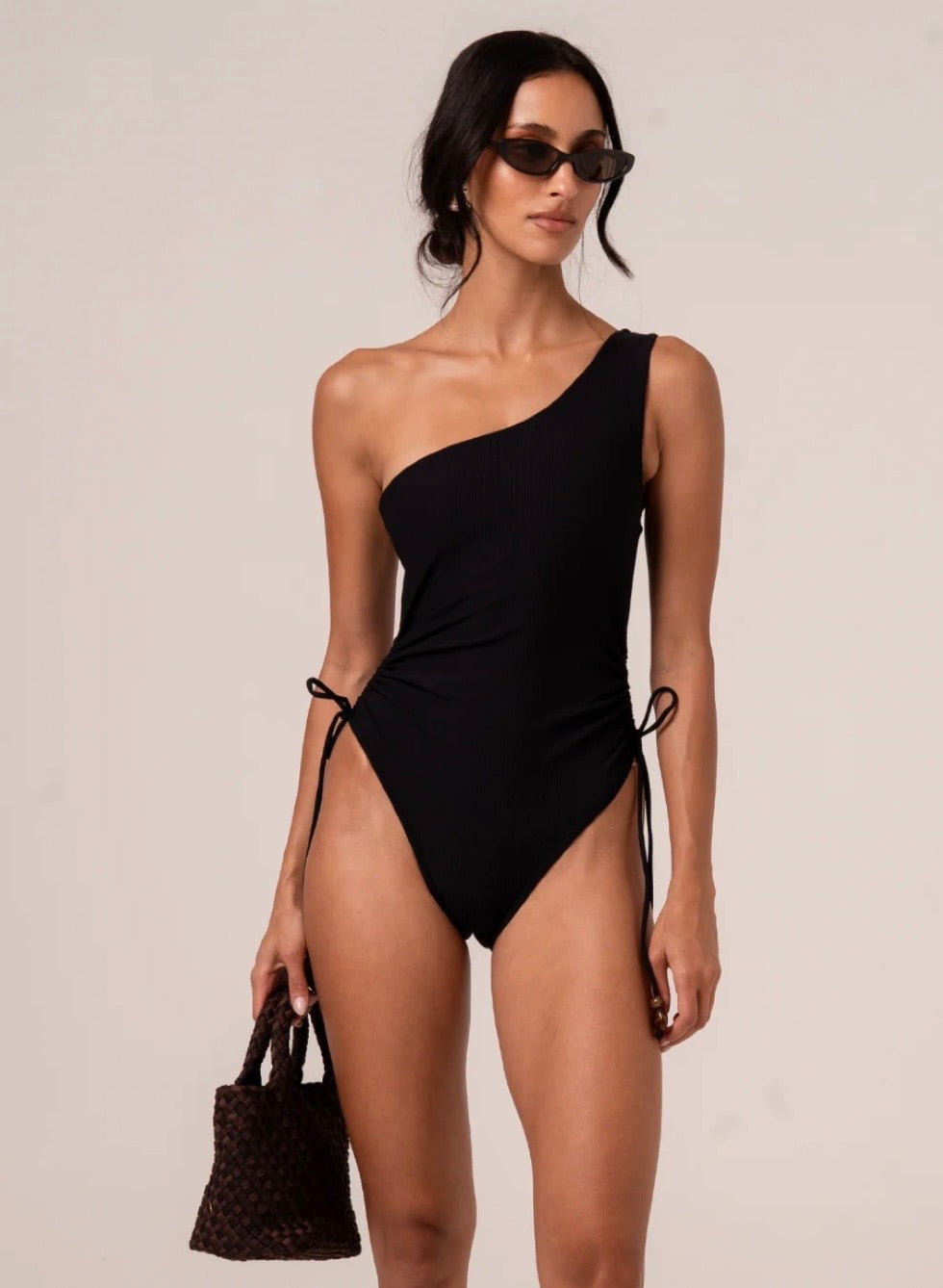 ONE SHOULDER RUCHED ONE PIECE BLACK RIB