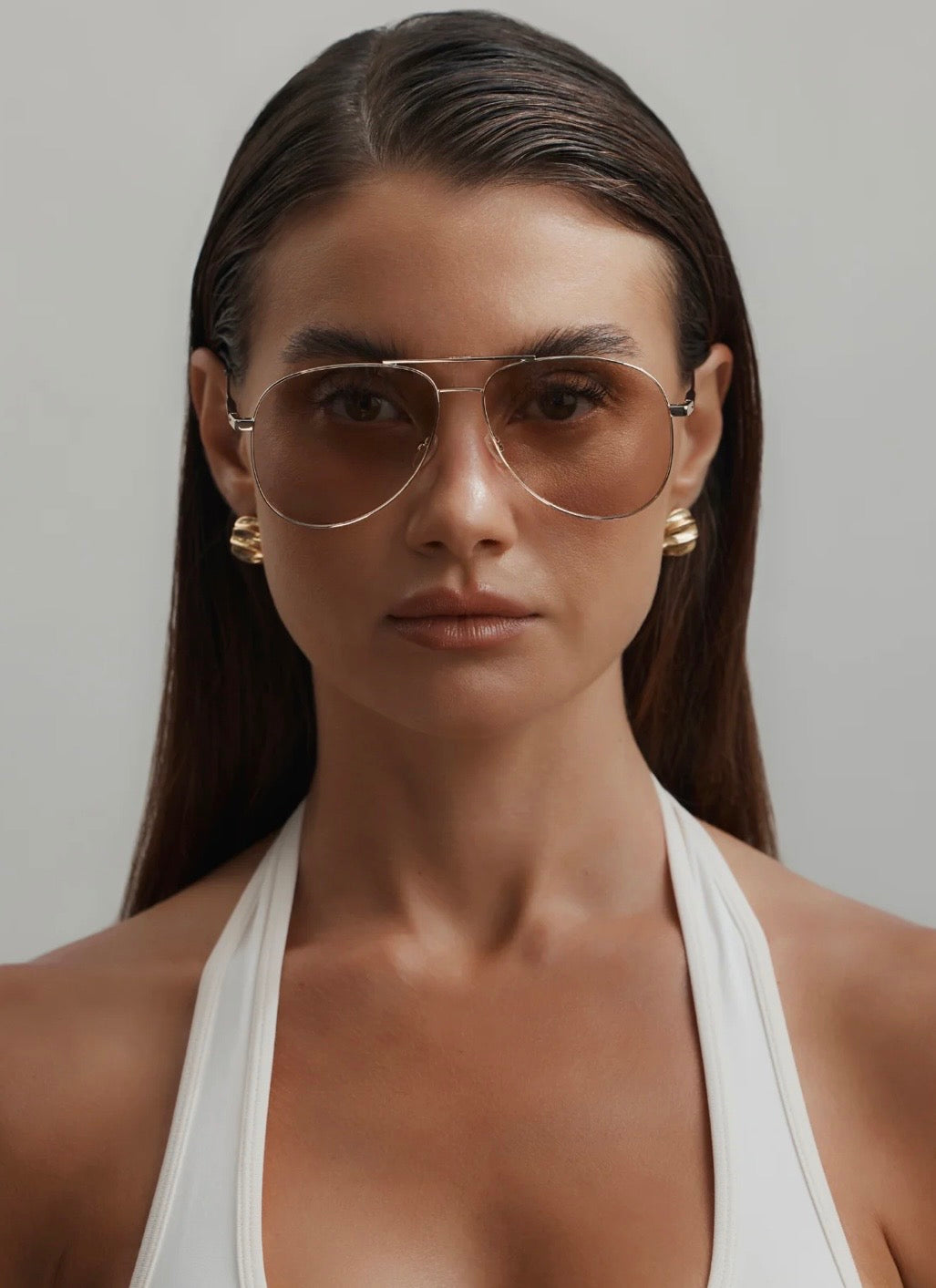 THE ASHLYN SUNGLASSES GOLD LIGHT SMOKE