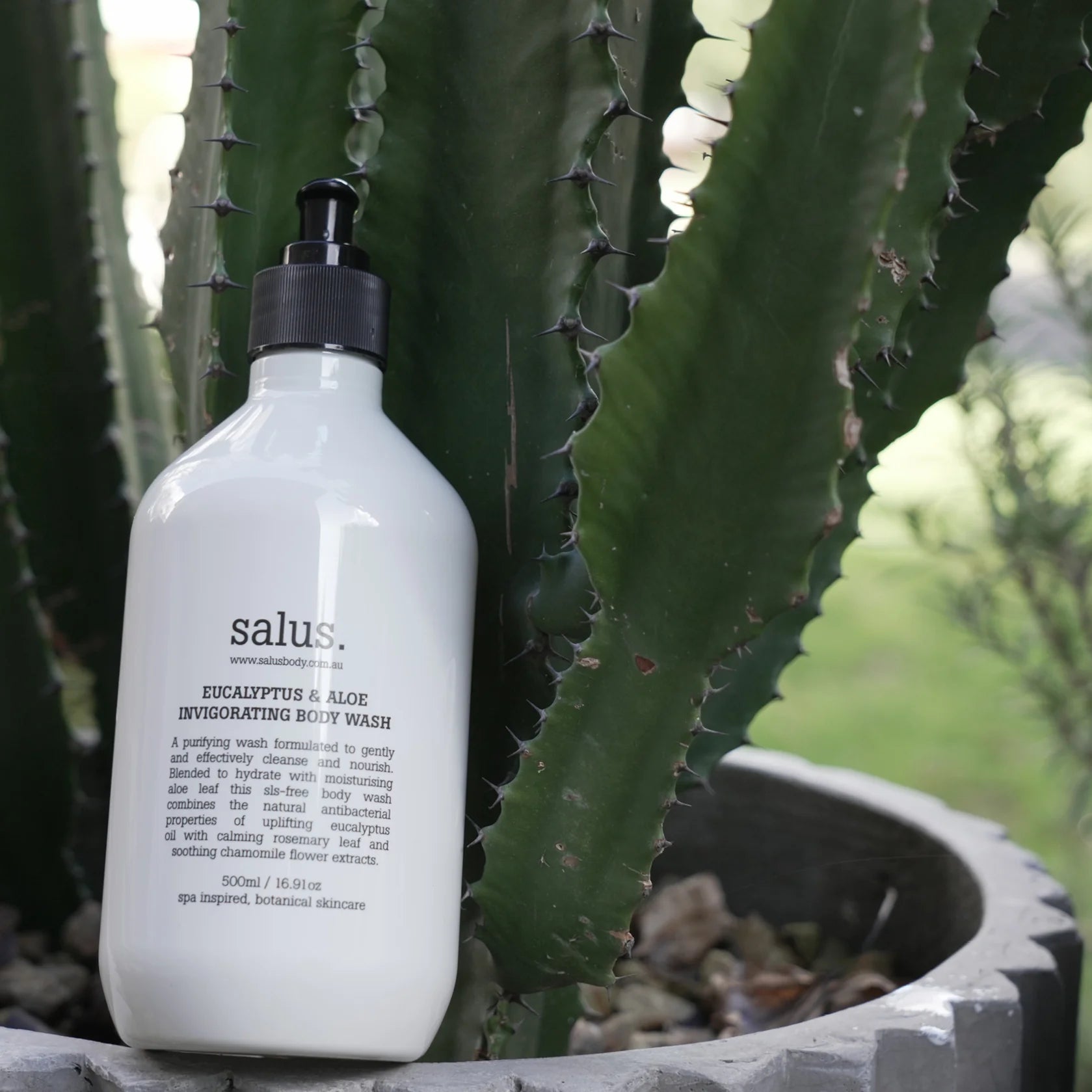 EUCALYPTUS &amp; ALOE INVIGORATING BODY WASH