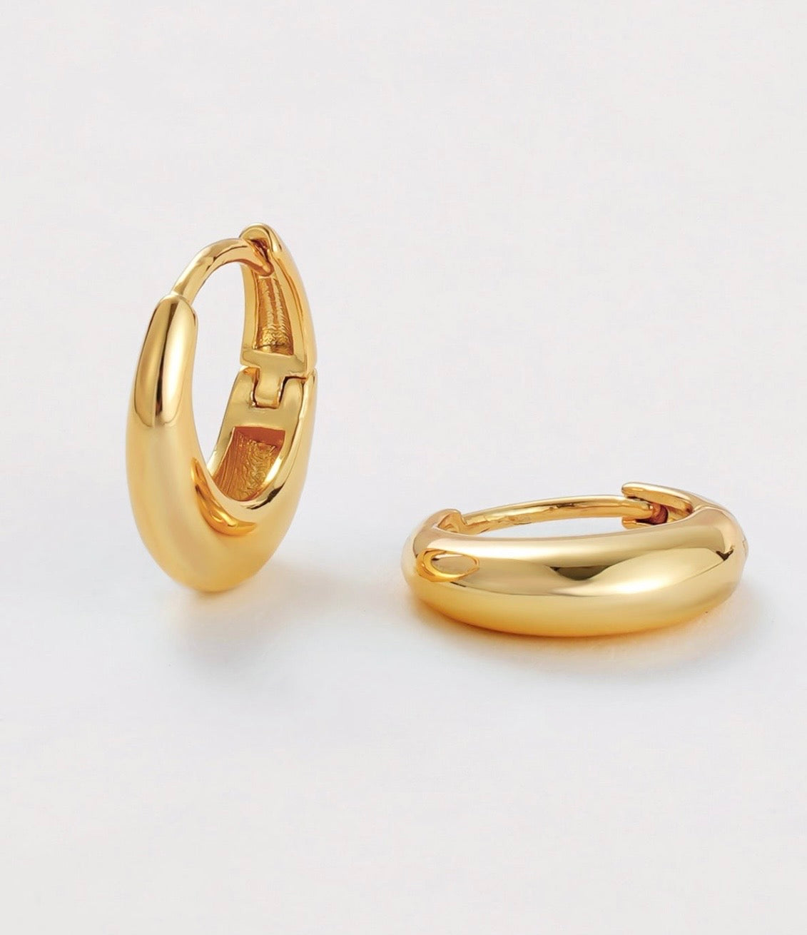 CLEO HOOP MEDIUM GOLD