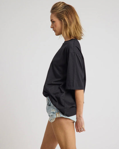 KOBE BASKETBALL TEE - BLACK