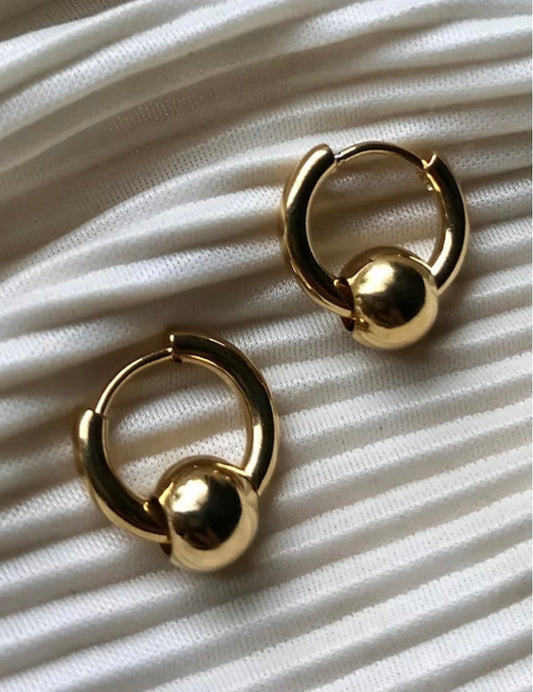COURTNEY HOOPS