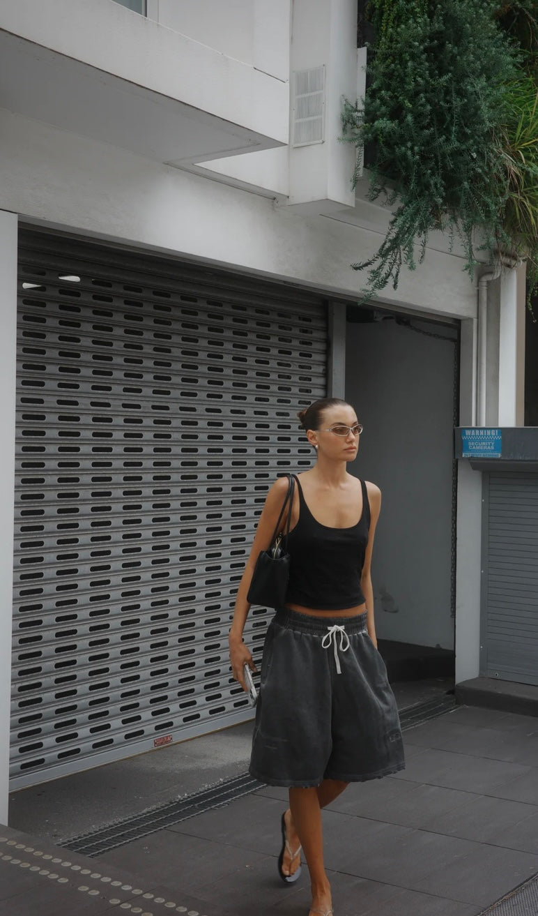 DISTRESSED LOUNGE SHORTS