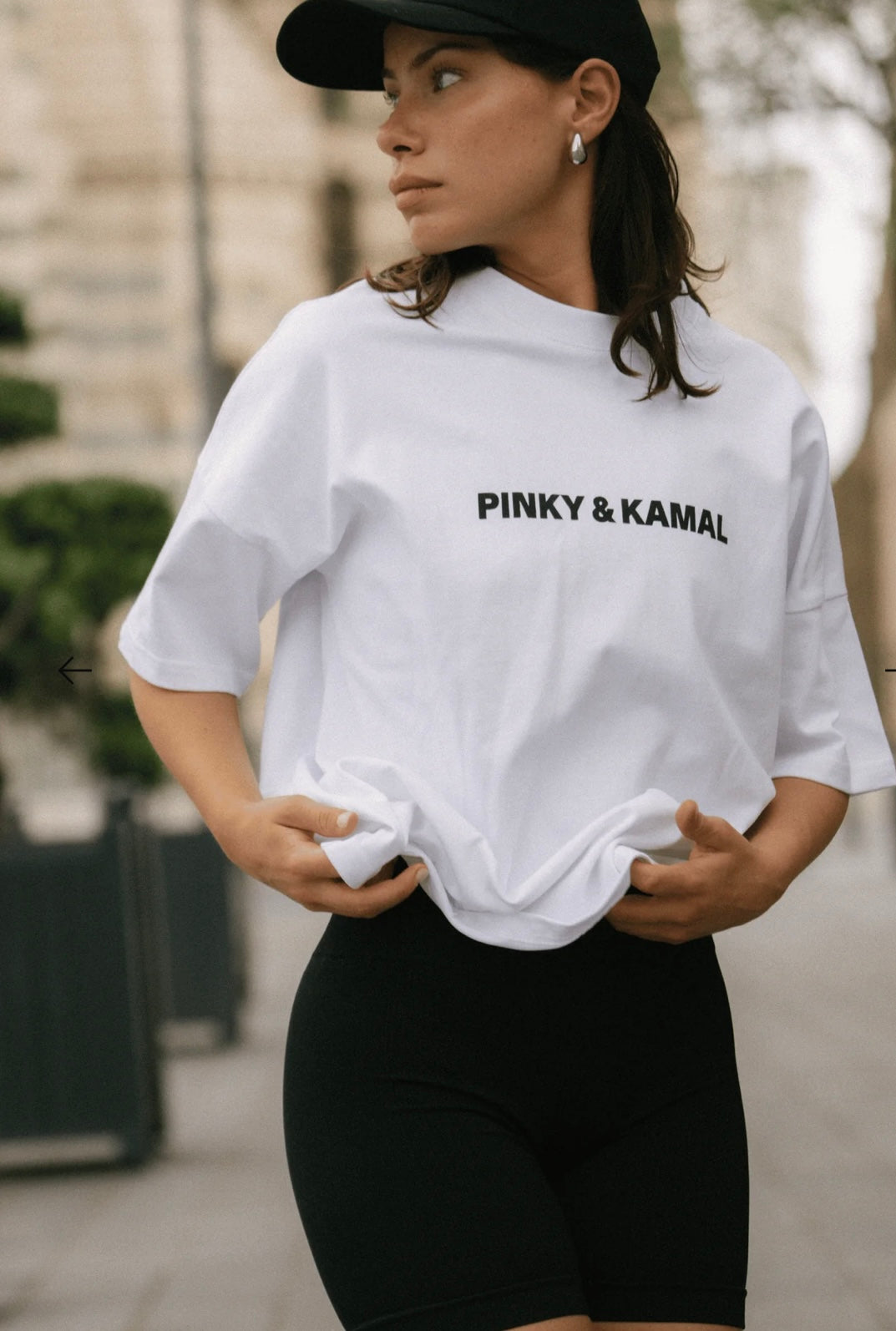 PINKY + KAMAL - T-Shirt Black / White