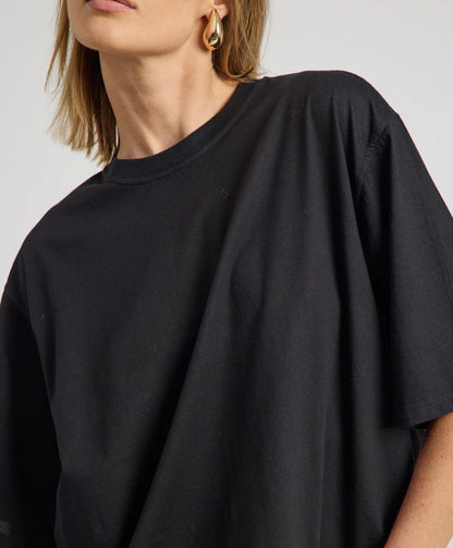 KOBE BASKETBALL TEE - BLACK