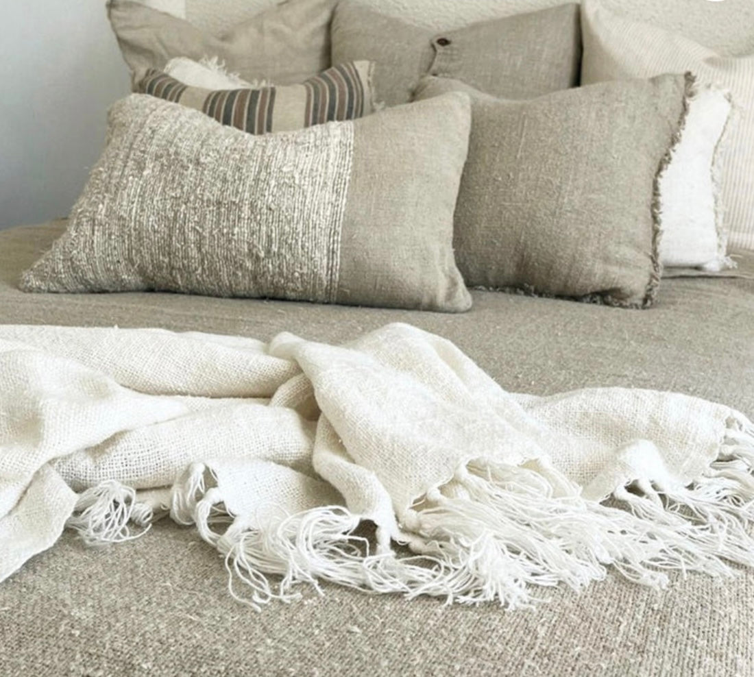 BEDOUIN OVERSIZED LINEN THROW - IVORY