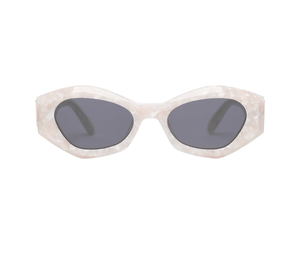 RUFUS FT. PEARL WHITE w/ BLACK LENS