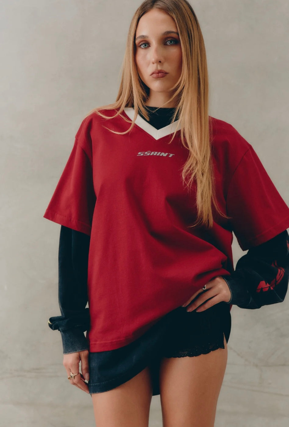 REFLECTIVE V NECK TEE - Cherry