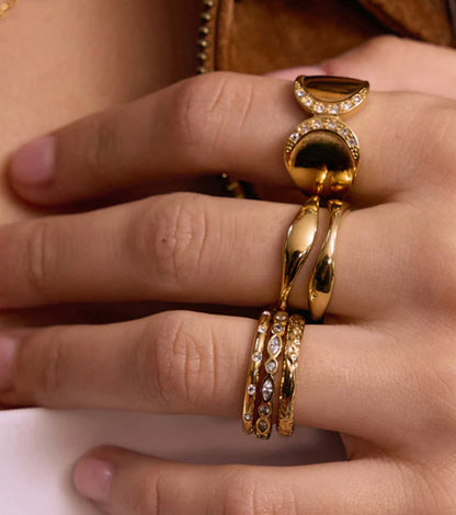 VIOLA RING - GOLD STACKING RING