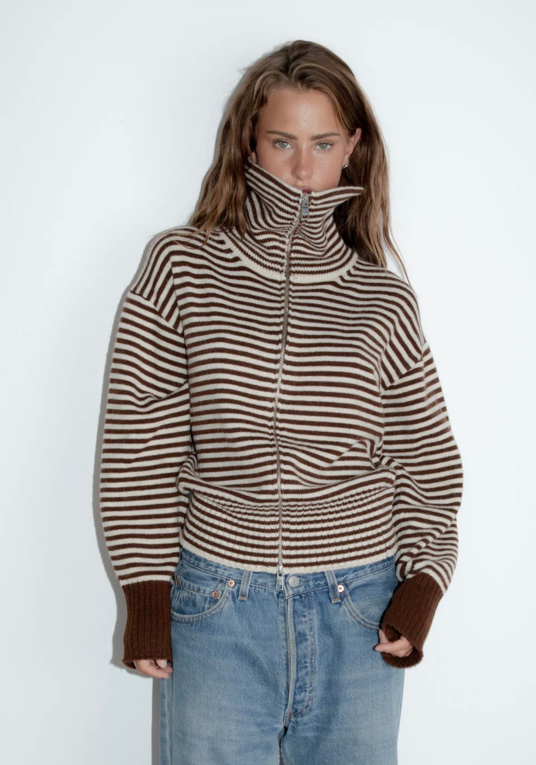 FOLD DOWN ZIPPER KNIT - CREAM BROWN STRIPE